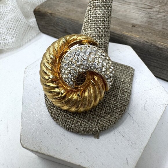 Vintage Gold & Rhinestone Swirl Brooch Pin 1.5" dia Dome Shape - Picture 2 of 5